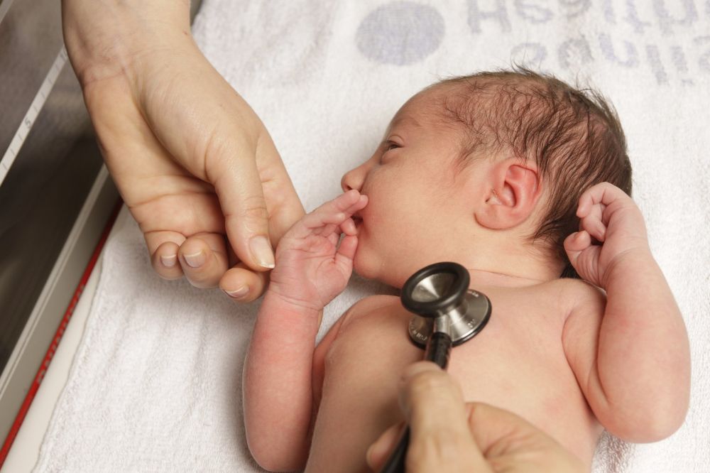 6_8_weeks_baby_examination_photo.jpg